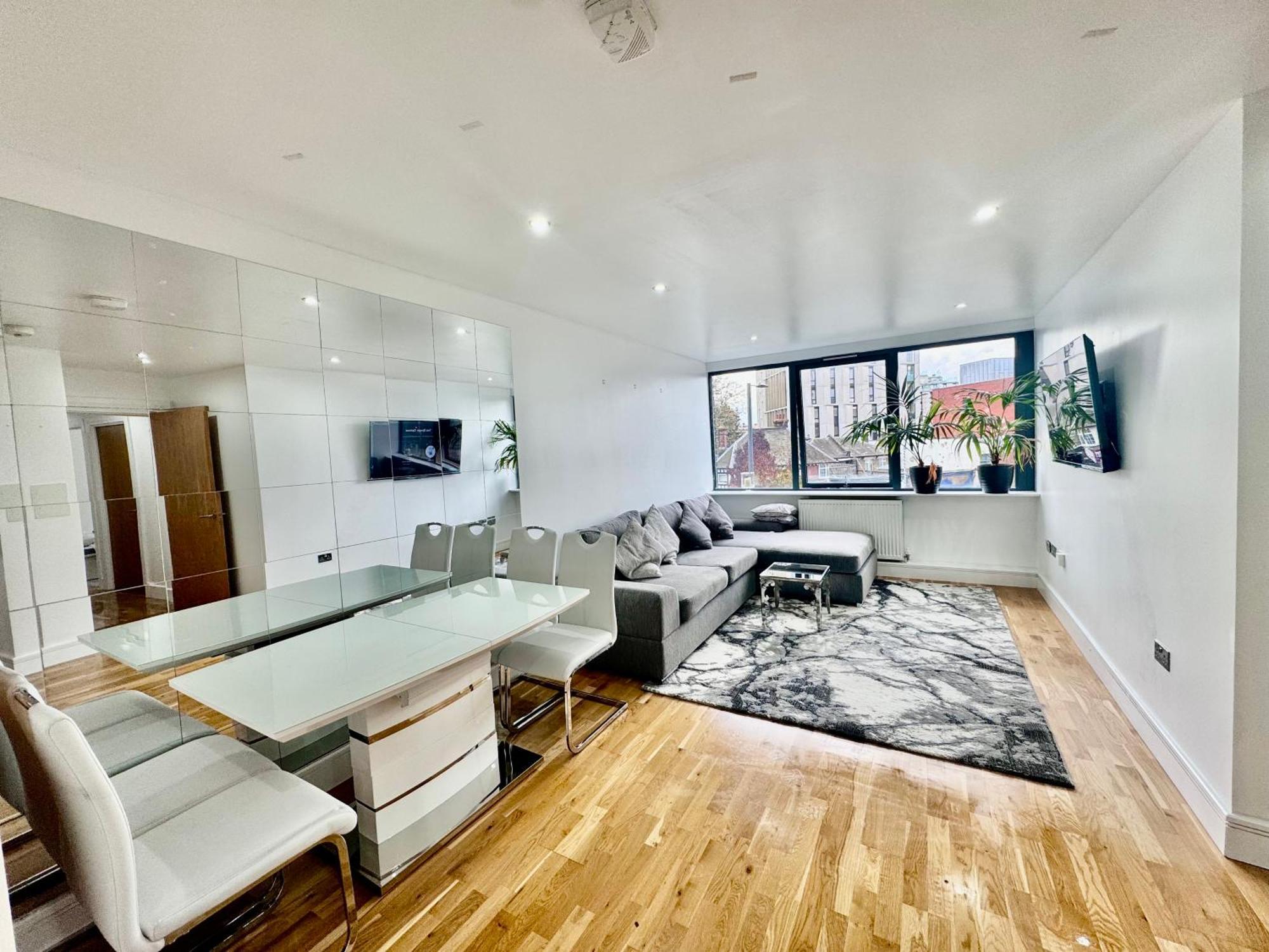 Luxury 2 Bed Entire Apartment-Near Tube & Shopping Centre Harrow kerület Kültér fotó